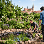 Leben im Garten – wie Henry Neuhauser seinem Freund in Rostock beim Anlegen eines naturnahen Gartenteichs hilft